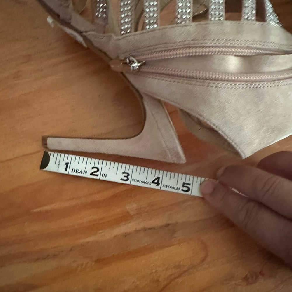 Vince Camuto Cream Heels with Cage Design size 9.5 - Picture 14 of 14